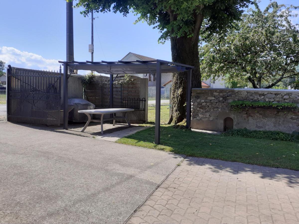 Les Copains D'Abord Villa Beaucroissant Exterior photo
