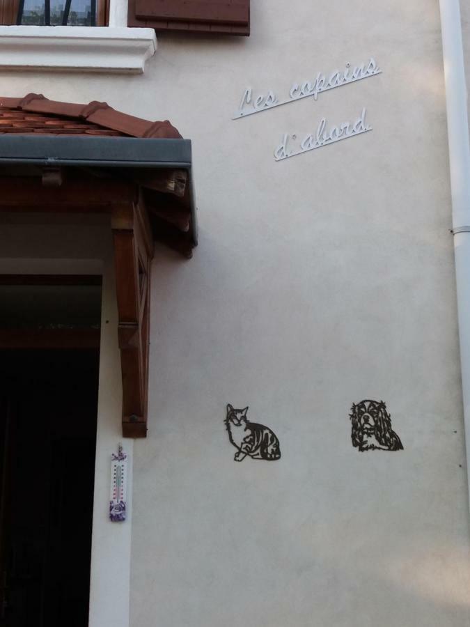 Les Copains D'Abord Villa Beaucroissant Exterior photo